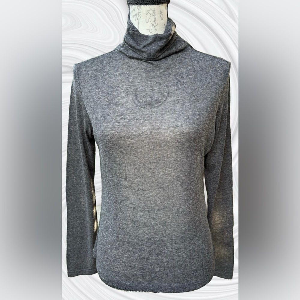 Soft Long Sleeve Women’s Turtleneck
Medium
Never Worn/Still with Tag
Grey